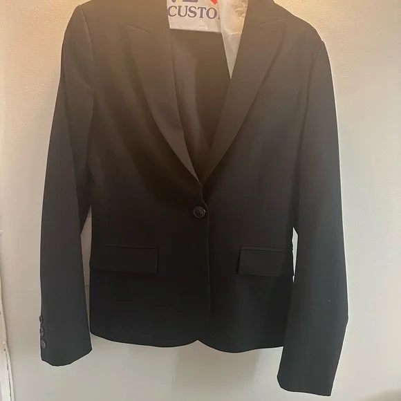 REVOLVE X THEORY Etiennette Blazer Size: 4, like new condition, in Black - Picture 10 of 11